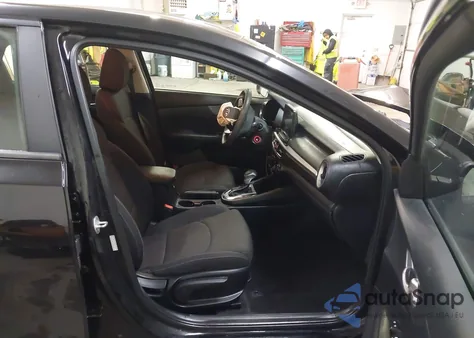 2019 Kia Forte Lxs z USA, uszkodzony, nr VIN 3KPF24AD1KE133874